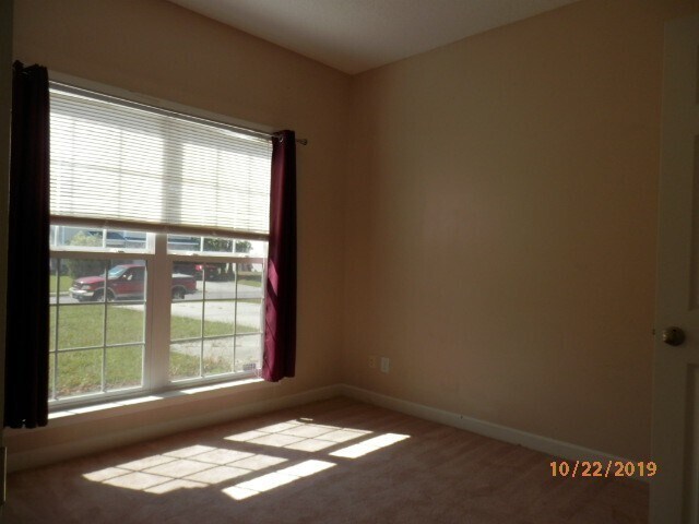 Building Photo - Move in Ready