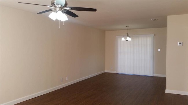 Foto del edificio - 1002 Carmel Pkwy