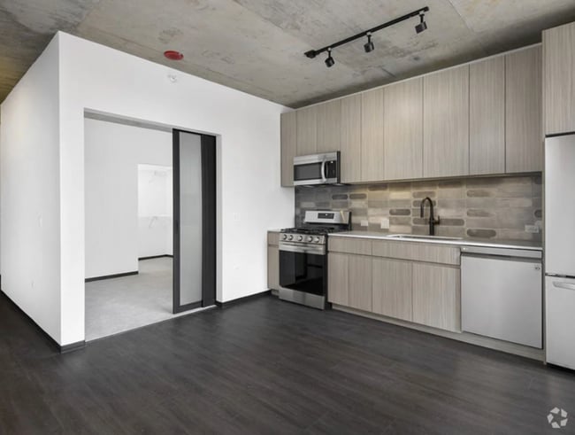 Building Photo - 1450 W Washington Blvd
