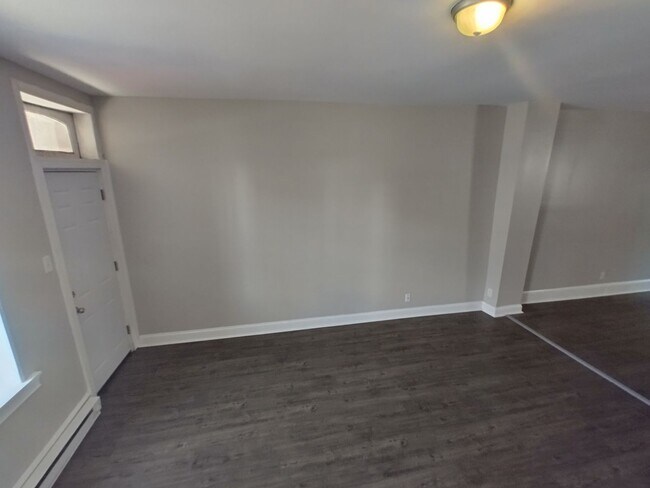 Foto del edificio - Spacious West Philly Home