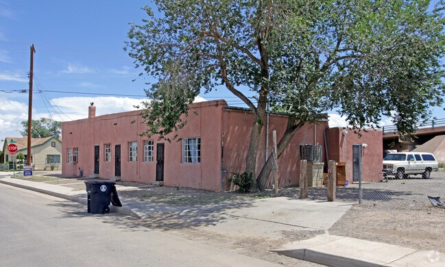 Building Photo - 118 Bell Ave SE