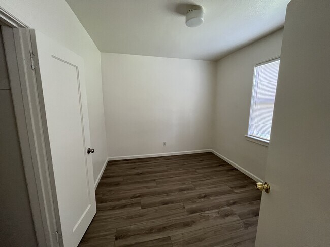 Foto del edificio - 4594 Live Oak Rd