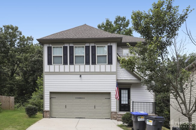 Building Photo - 330 India Ln