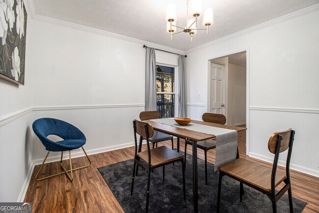 Foto del edificio - 8212 Lullwater Ct