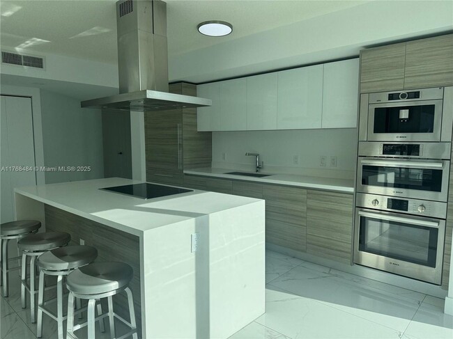 Foto del edificio - 330 Sunny Isles Blvd