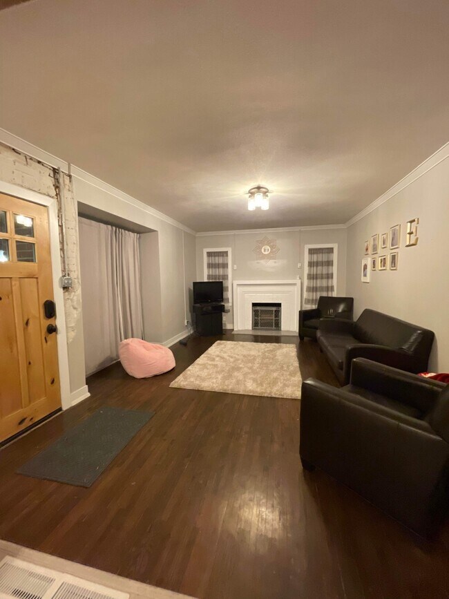 Building Photo - 463 E 400 S
