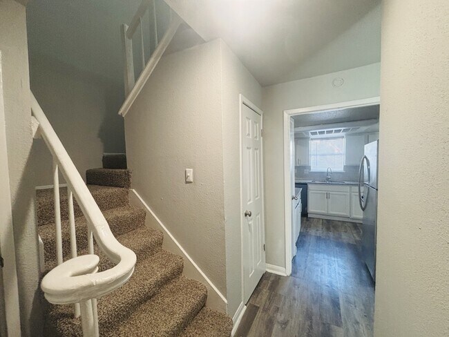 Foto del edificio - 6200 W Tidwell Rd