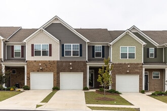 Building Photo - 1661 Corwin Bend Rd Building Photo - 1661 Corwin Bend Rd