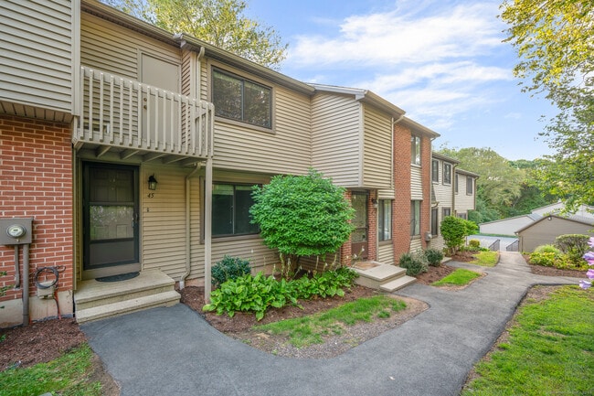 Building Photo - 45 Conestoga Way