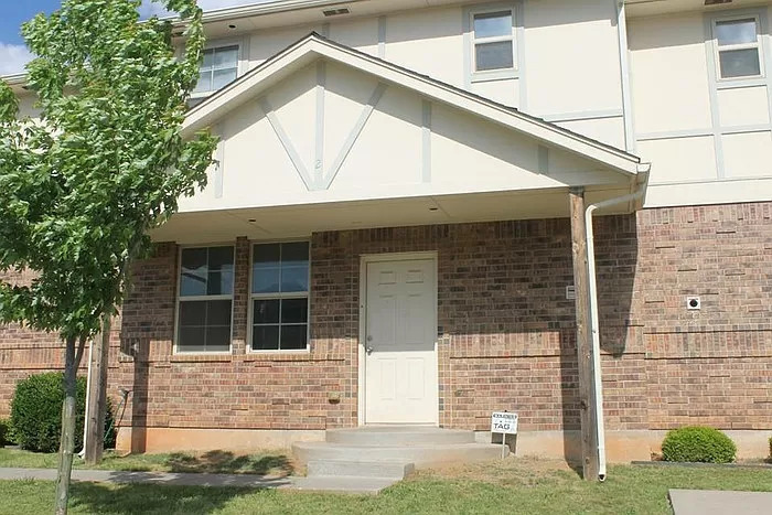 Foto principal - 3 Bedroom 2.5 bath - Reduced Rate $1,150 i...