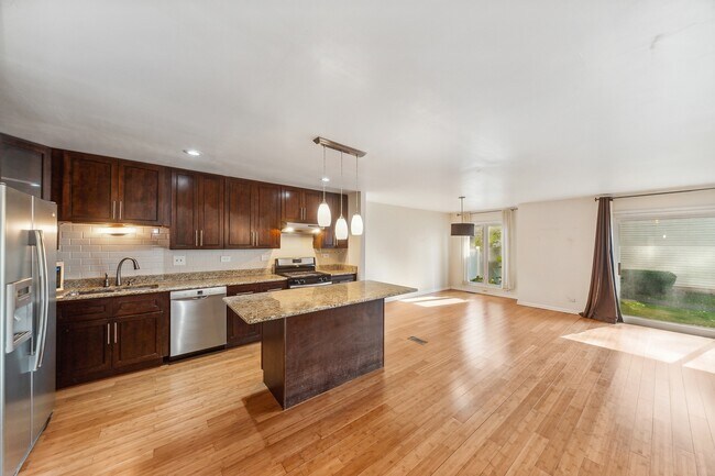 Foto del edificio - 527 Winston Ln