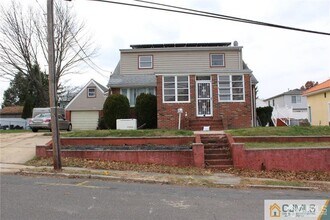 Building Photo - 35 Lavern St