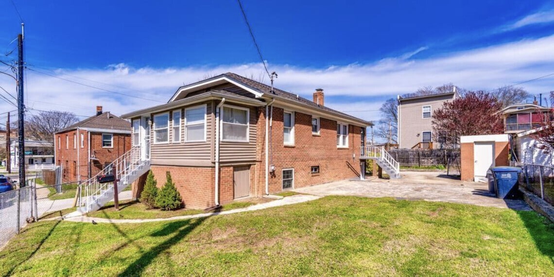 Photo - 609 49th Place NE