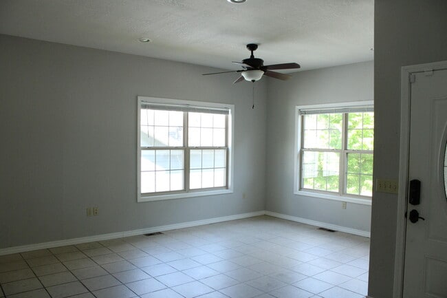 Building Photo - 1303 Berry Dr