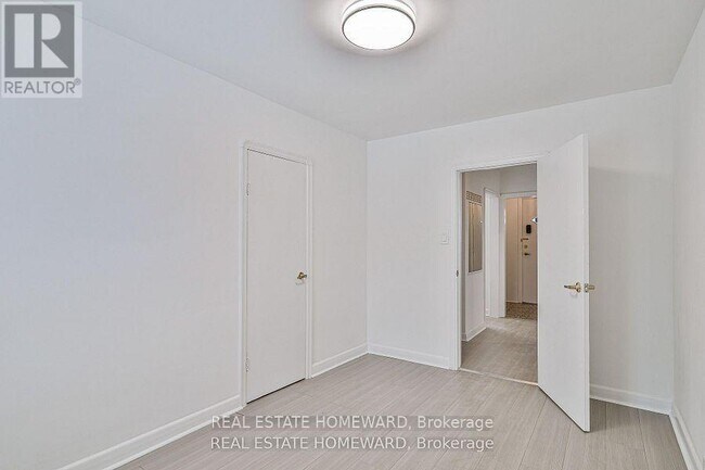 Photo du bâtiment - 104 Crestwood Rd