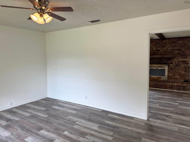 Building Photo - 5507 Hooper Dr