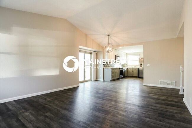 Foto del edificio - 3 Bedroom Pet-Friendly Home in Aurora, CO with Main Street Renewal