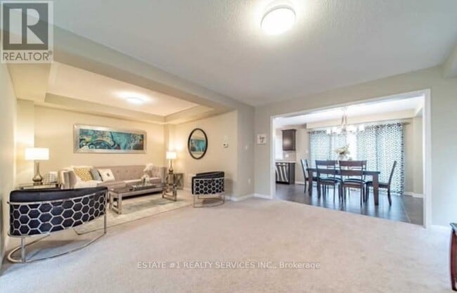 Photo du bâtiment - 20 Mercedes Rd