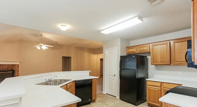 Building Photo - 7501 Fossil Garden Dr