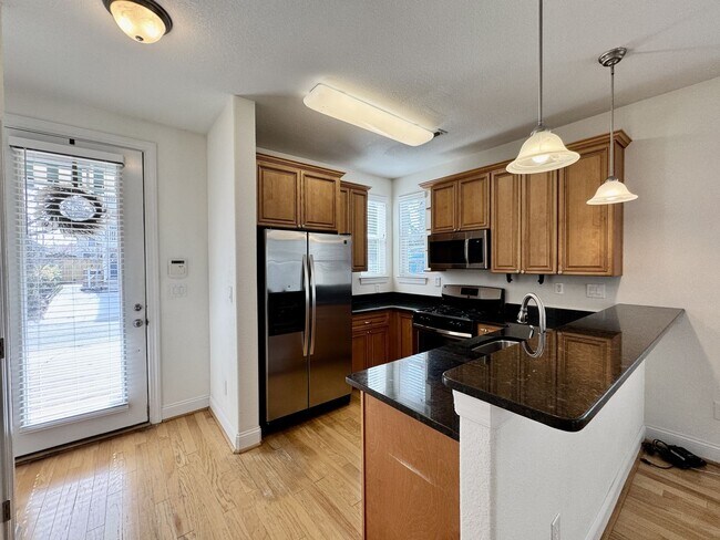 Building Photo - Ready 04-01-26! A Shadowlawn Condo w/Rooftop Deck - 3 Primary Suites - Outdoor Shower - Pet Frien...