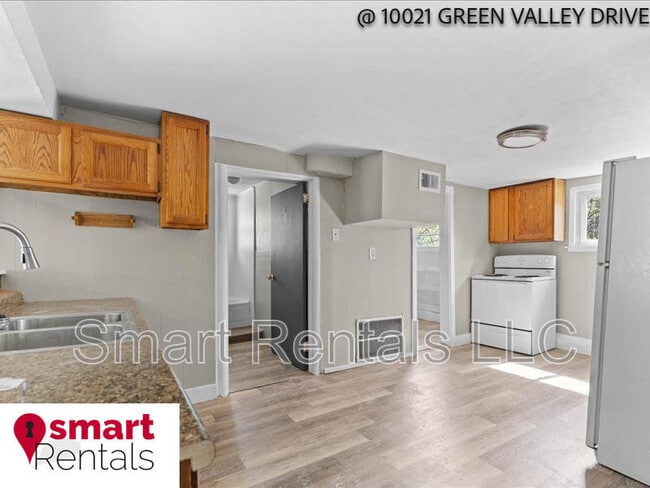 Building Photo - 10021 Green Valley Dr