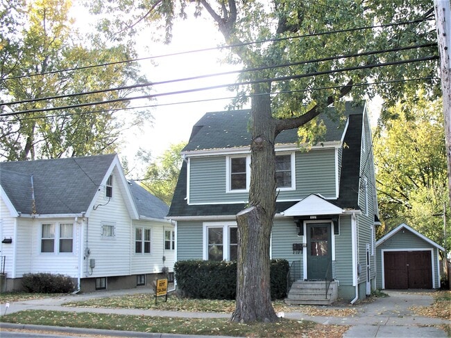 3221 Milwaukee Street - 3221 Milwaukee St