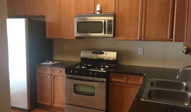 Foto del edificio - 1664 Oakbrook Lake Dr NW