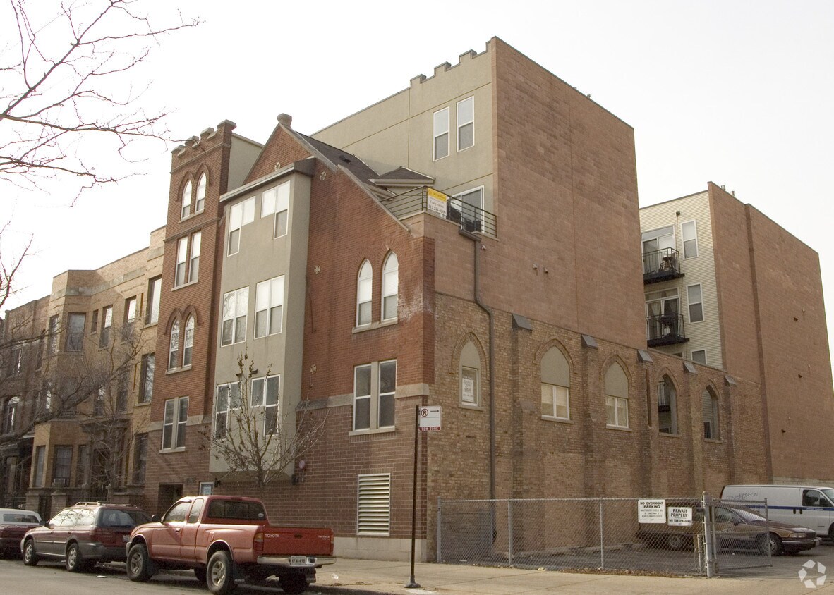 Building Photo - 3516 N Sheffield Ave