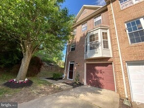 Building Photo - 110 Lakeview Ct