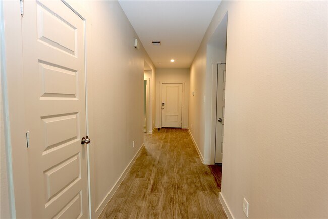 Building Photo - 8215 Brahman Ln