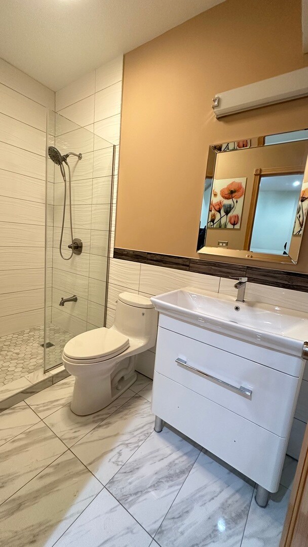 Foto del edificio - 5716 N Campbell Ave