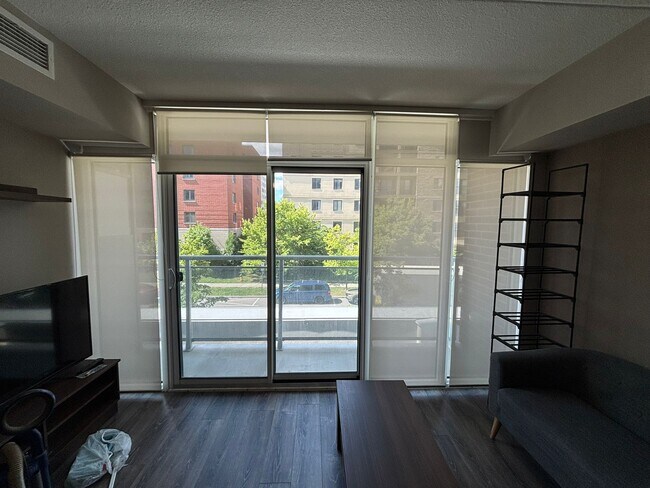 Photo du bâtiment - 308 Lester St