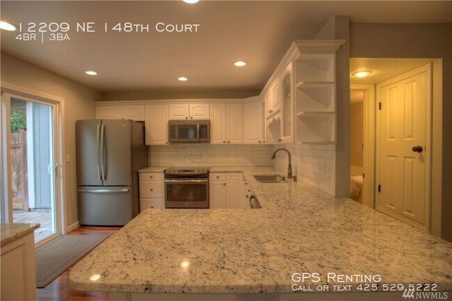 Building Photo - Beautiful remodel in Kirkland!