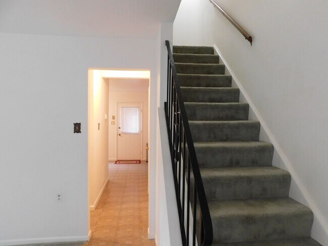 Building Photo - Berryville Townhouse