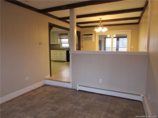 Foto del edificio - 235 Shaker Rd