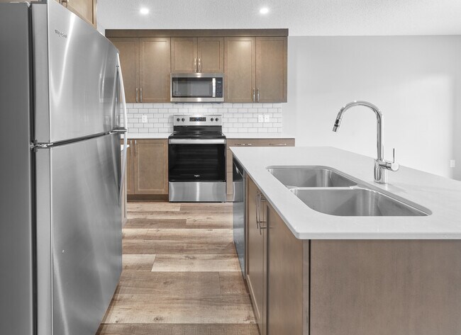 Photo du bâtiment - 1376 Erker Cres NW