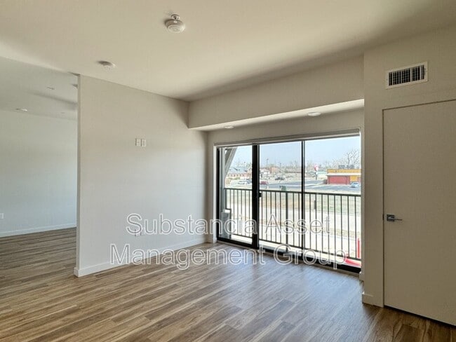 Foto del edificio - 1653 Midtown Pl