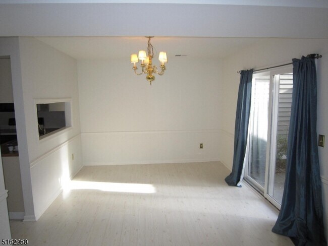 Building Photo - 87 Village Dr