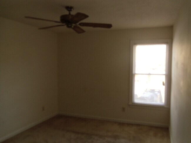 Foto del edificio - 8131 Farmlea Cir