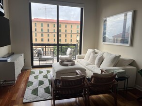 Building Photo - 801 S Olive Ave