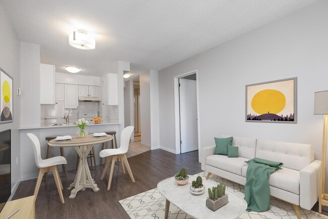 Building Photo - Ilikai