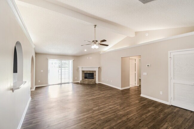 Building Photo - 7957 Macinnes Dr
