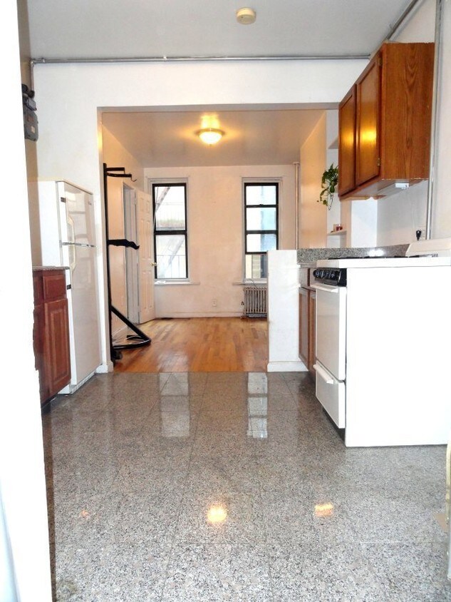 Primary Photo - 412 E 73rd St