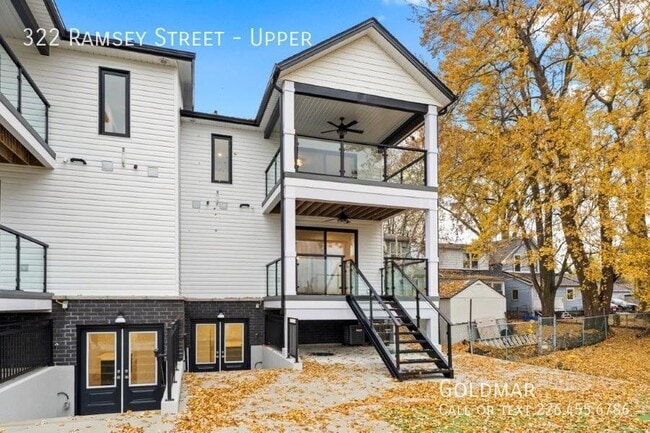 Building Photo - Stunning 2 level home with water views ava...