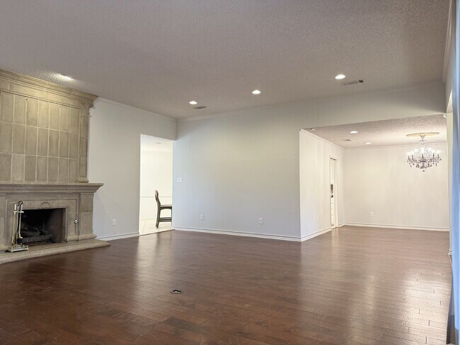 Foto del edificio - Top-Tier Luxury Living at 98th & Quaker | Kings Gate