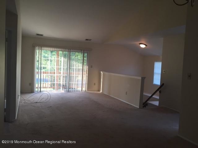 Building Photo - 302 Towne Dr
