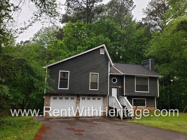 Building Photo - AWESOME HOME WITH UPGRADES! HUGE BONUS ROO...