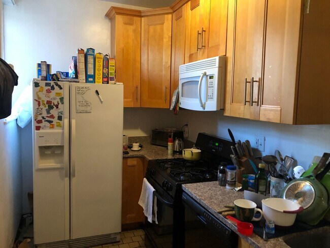 Building Photo - 4 BED RIGHT ACROSS FROM BOSTON UNIVERSITY!!   AVAIL 9/1 ~ HT/HW INCLUDED