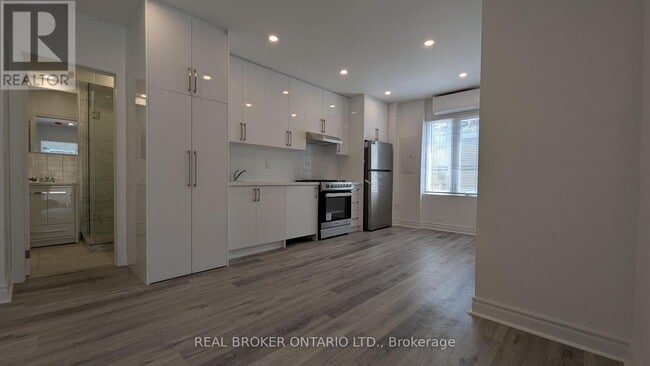 Photo du bâtiment - 1150 Woodbine Ave