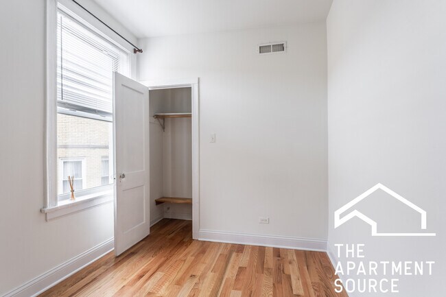 Foto del edificio - 4419 N Rockwell St